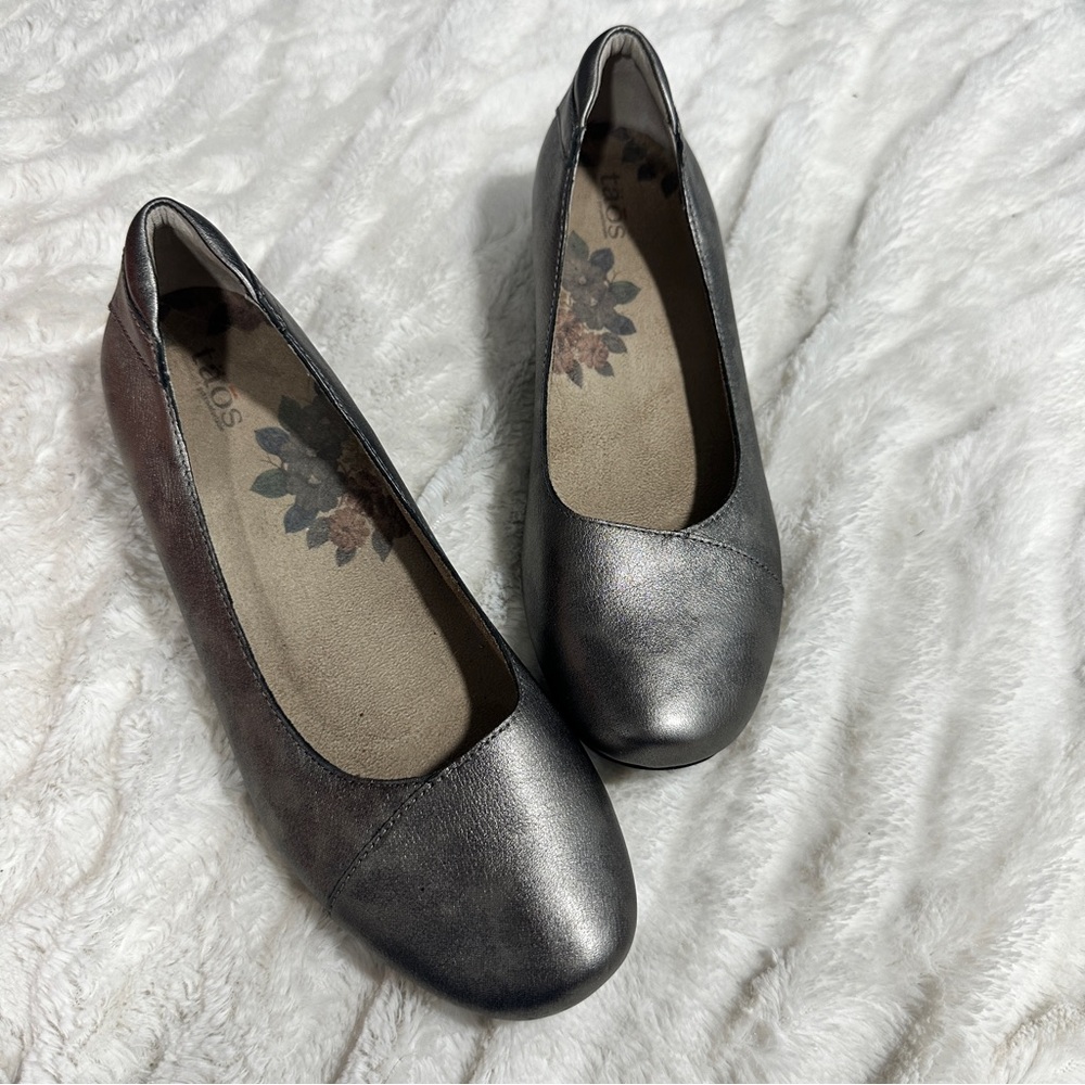 Taos Metallic Pewter Leather Ballet Flats Comfort Shoes Size 7.5 Euro Neutral - Picture 2 of 11